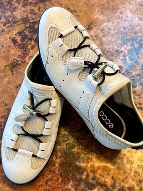 Woman's Ecco Shoes